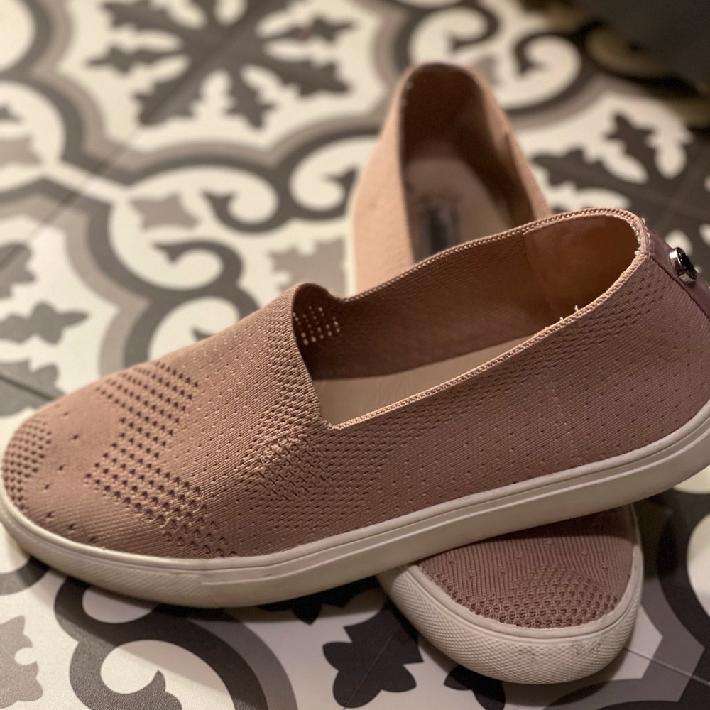 Steve Madden Mauve Slip Ons